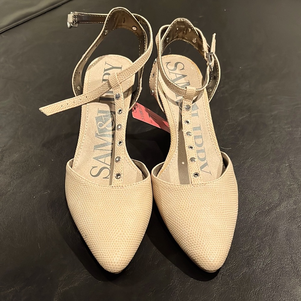 Cream colored Sam & Libby heels. NWT